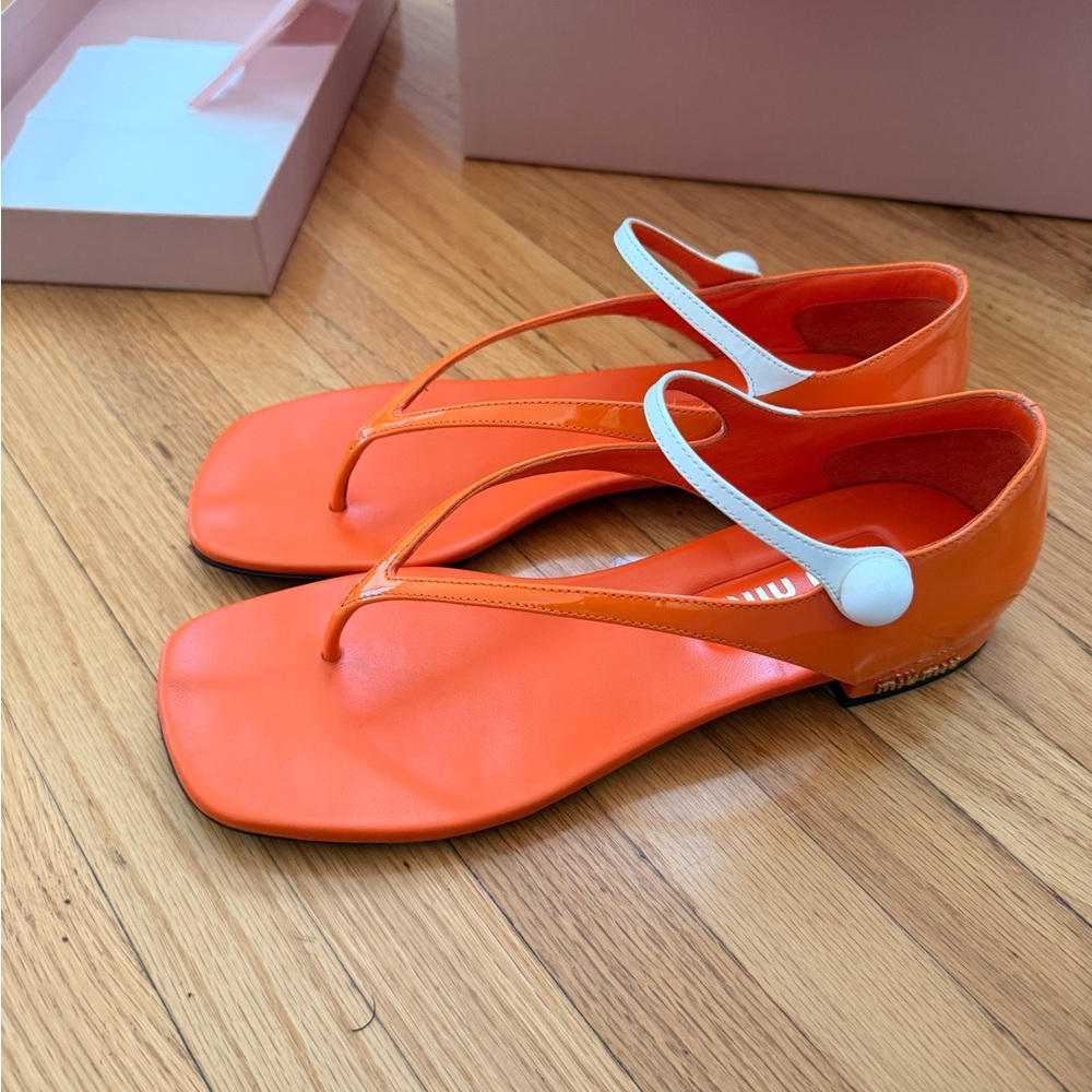 Miu Miu Bright Orange Patent Leather Slingback Sandals with White Strap 37.5 - Picture 2 of 7